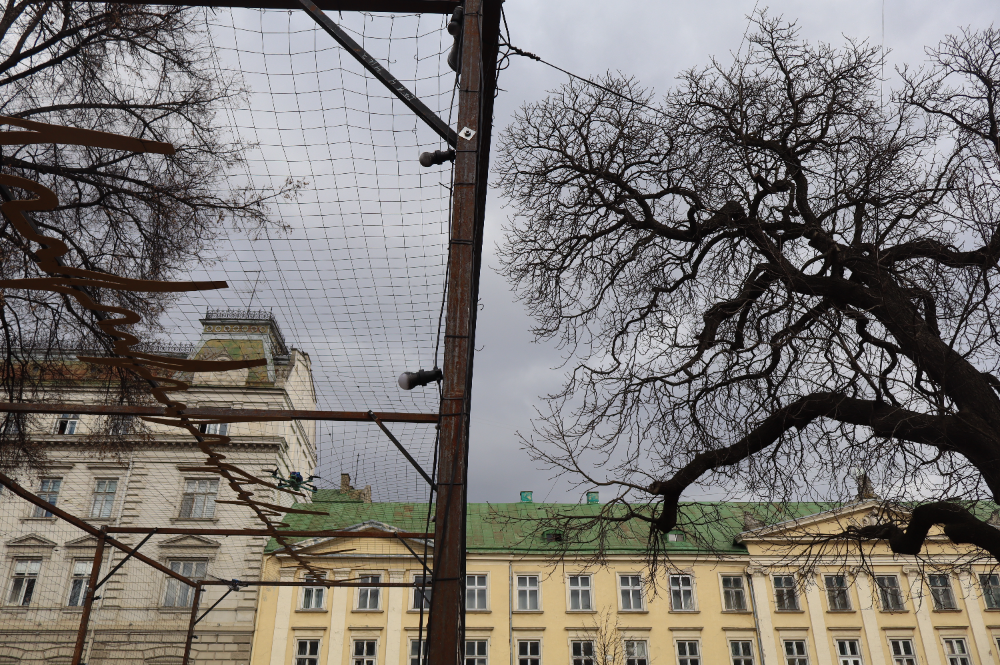 У Львові показали артінсталяцію «Дорога життя», присвячену військовим (фото) - 9