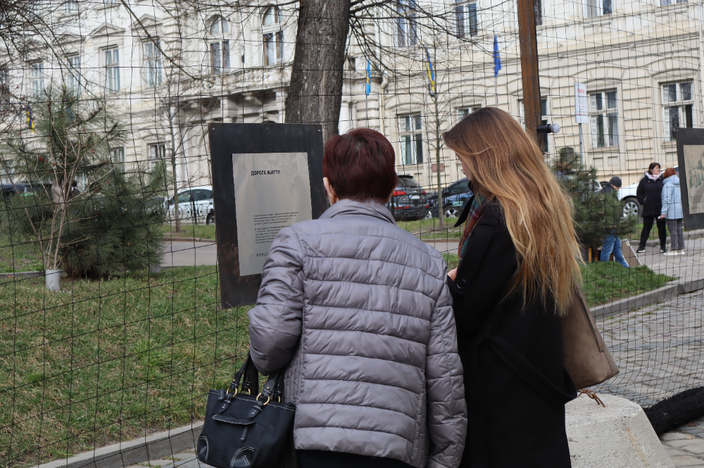 У Львові показали артінсталяцію «Дорога життя», присвячену військовим (фото) - 10