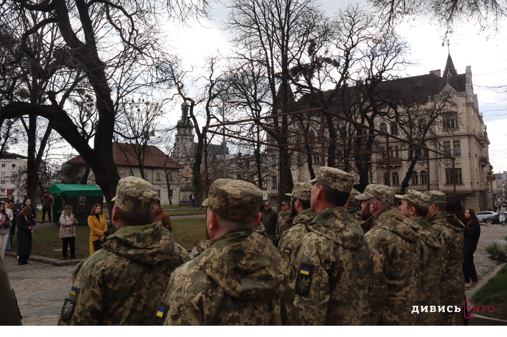 У Львові показали артінсталяцію «Дорога життя», присвячену військовим (фото) - 3