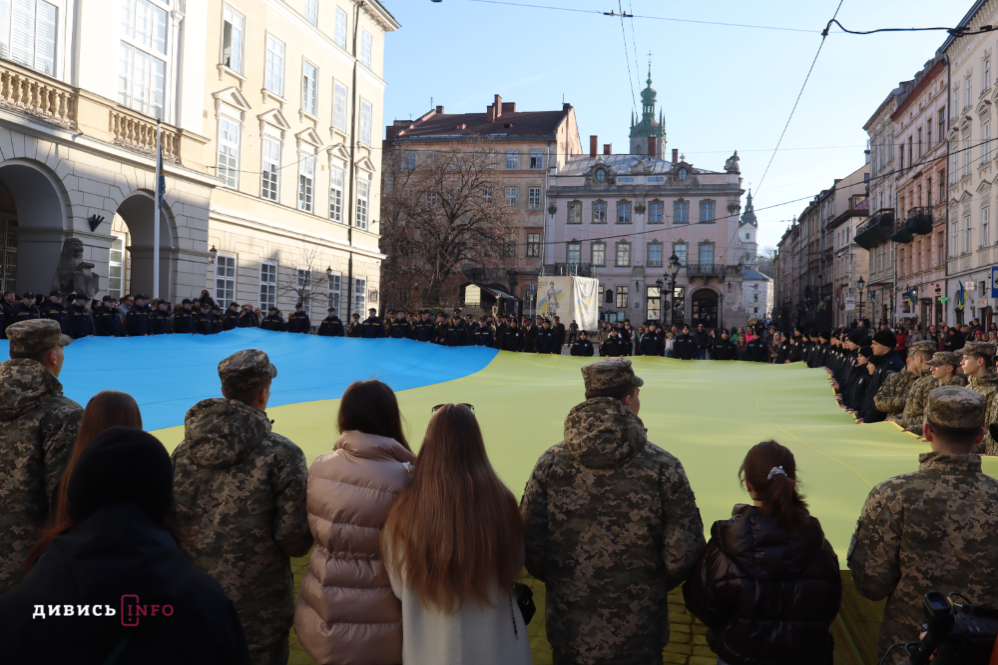 У центрі Львова урочисто заспівали Державний Гімн України (фото) - 1