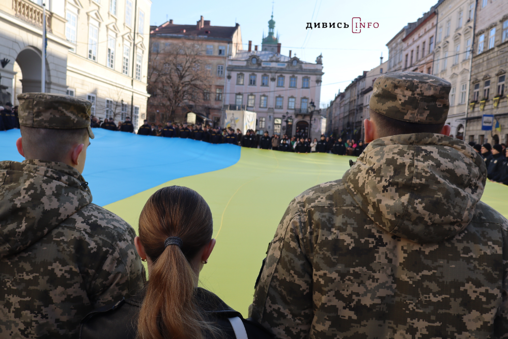 У центрі Львова урочисто заспівали Державний Гімн України (фото) - 2