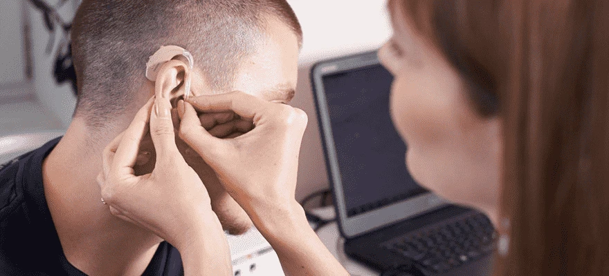 «Вуха чистити взагалі не потрібно», — львівський отоларинголог про популярні міфи про слух - 5