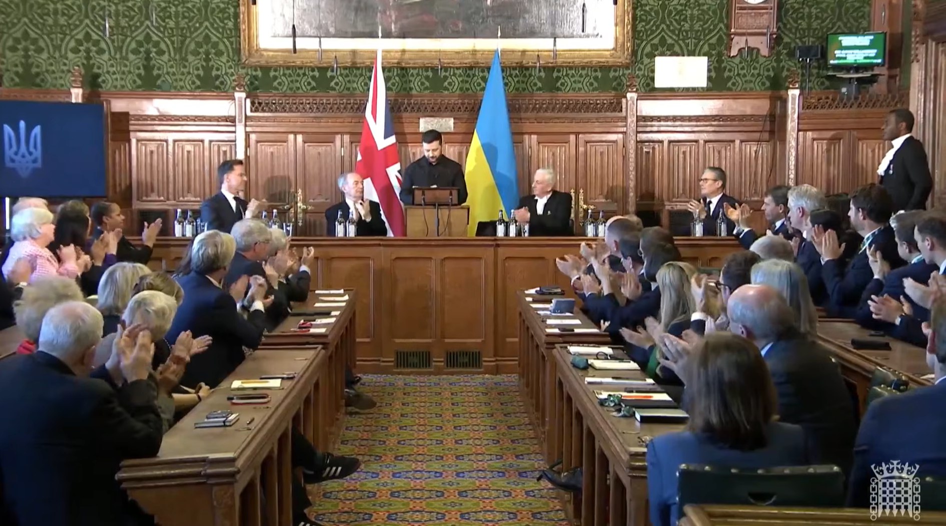 photo_5316885516785490396_w