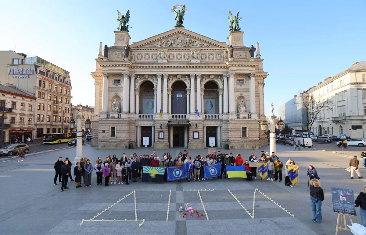 u-lvovi-vshanuvaly-chetvertu-richnytsyu-tragediyi-u-mariupolskomu-dramatychnomu-teatri