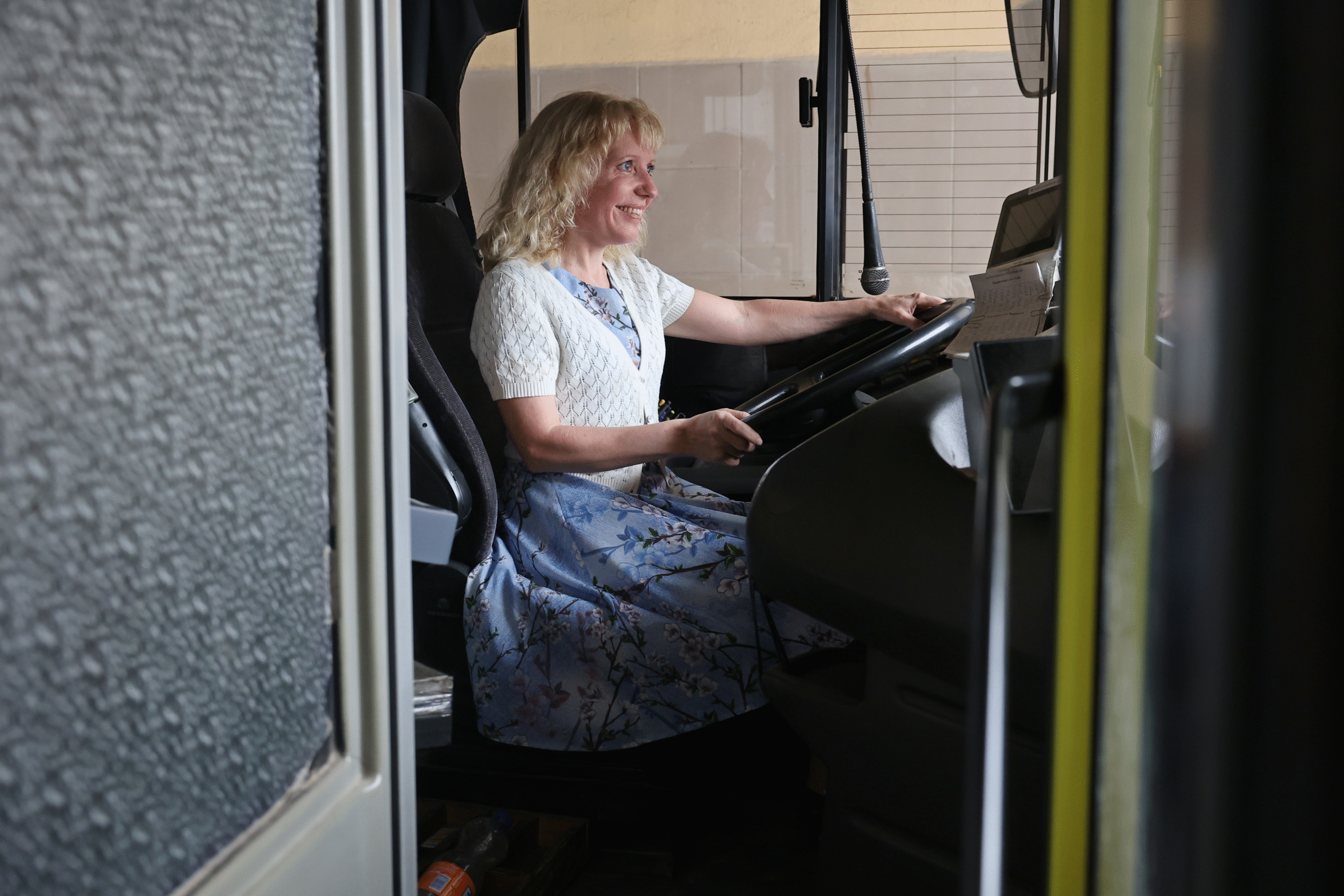 жінка водійка