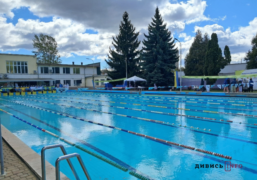 У Львові проходить відкритий обласний чемпіонат з плавання (фото) - 1