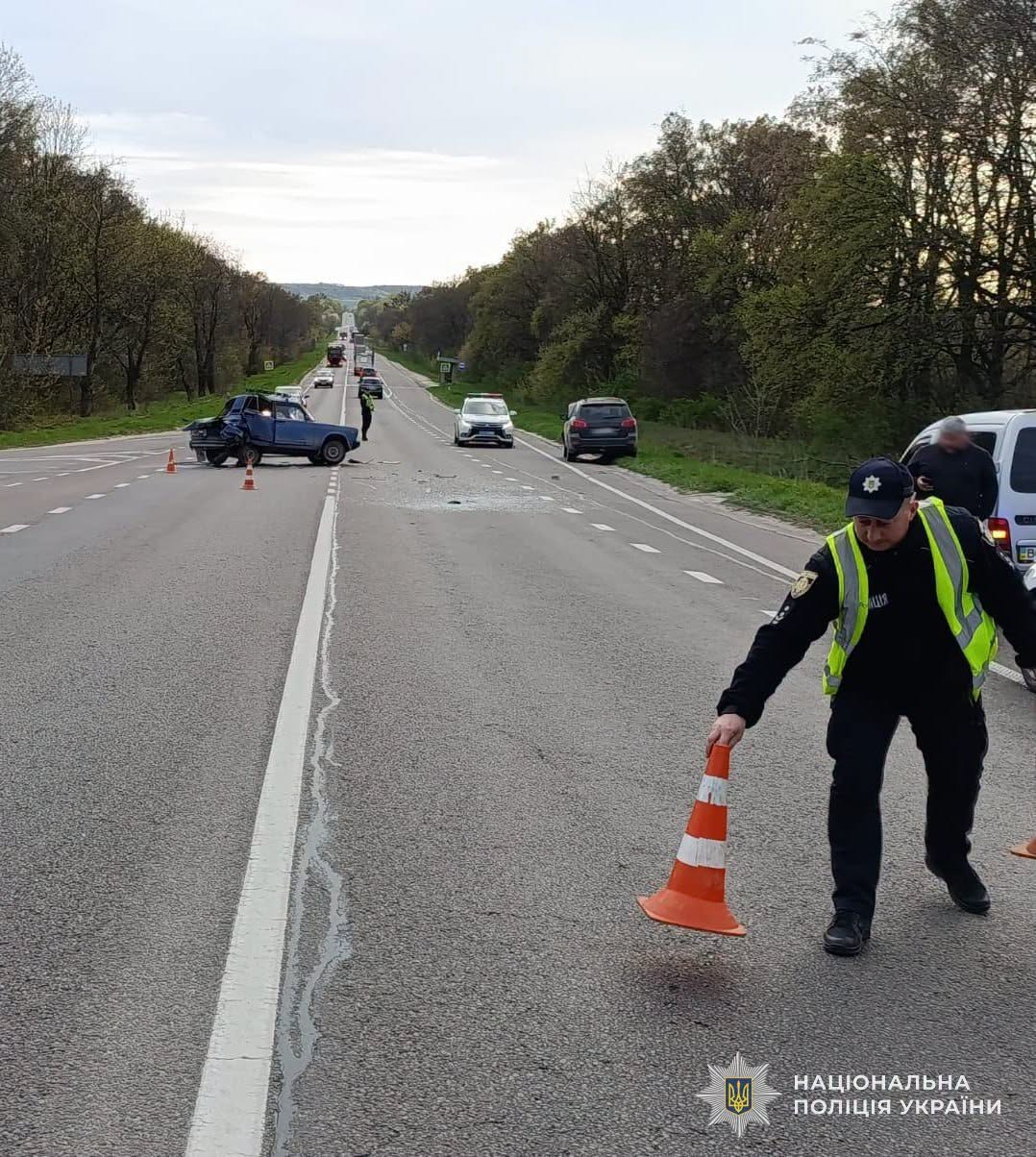 У ДТП на Львівщині постраждав пасажир легковика - 3