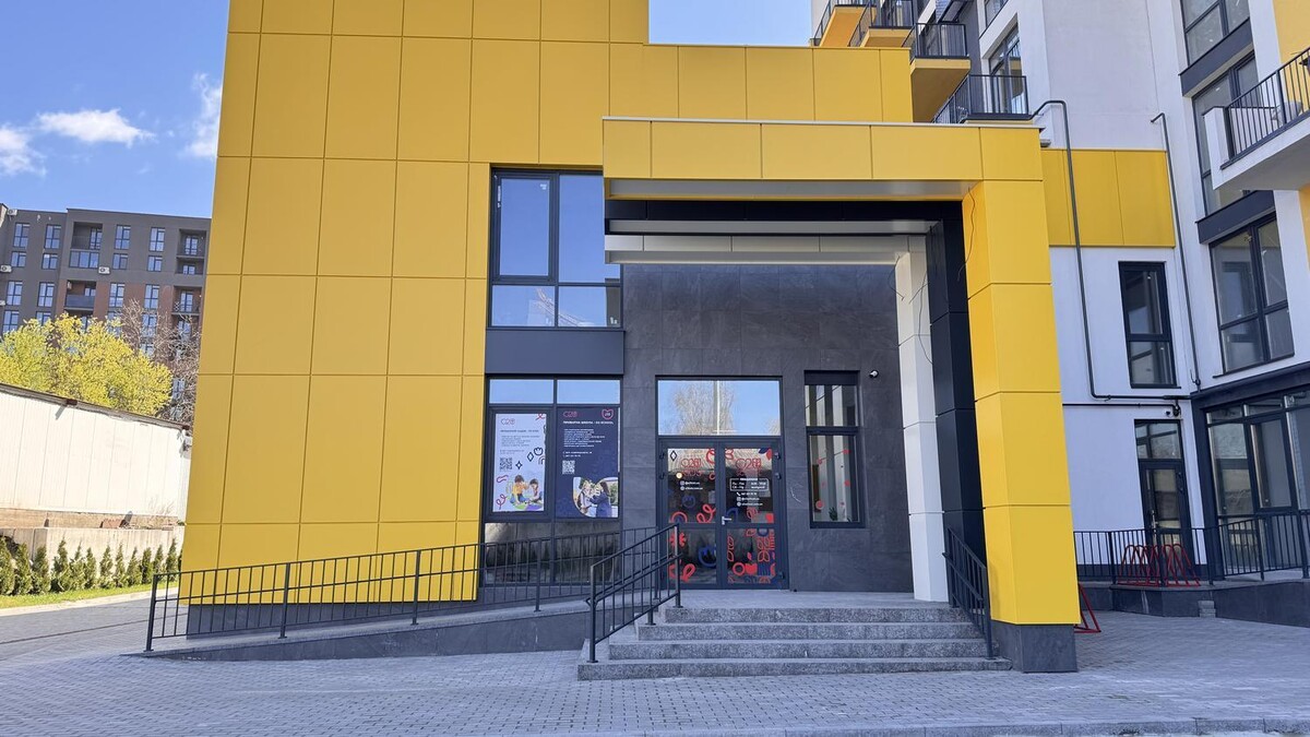 школа на вул. Навроцького у Львові