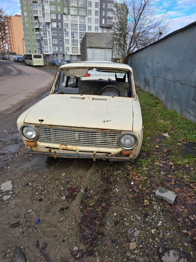 Із вулиць Львова заберуть ще 21 занедбану автівку - 1