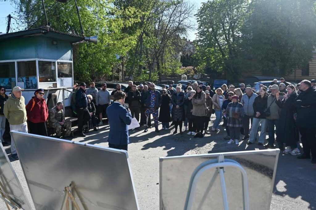 У Львові обговорили майбутнє площі князя Святослава: відбулася виїзна зустріч з мешканцями - 5