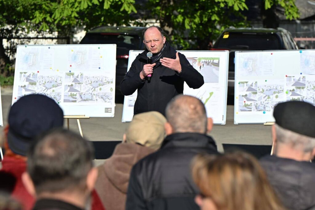 У Львові обговорили майбутнє площі князя Святослава: відбулася виїзна зустріч з мешканцями - 1