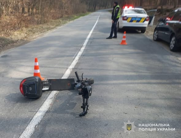 На Львівщині сталося дві ДТП із постраждалими - травмовані жінка на самокаті та мотоцикліст - 1