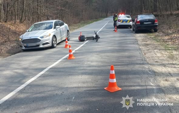 На Львівщині сталося дві ДТП із постраждалими - травмовані жінка на самокаті та мотоцикліст - 3
