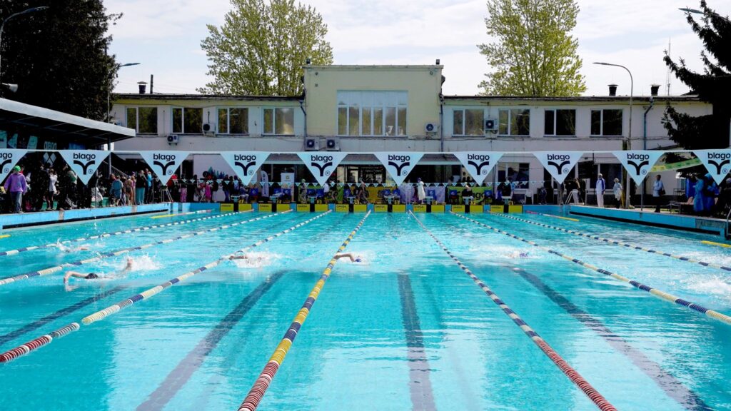 У Львові відбувся відкритий чемпіонат області з плавання за підтримки blago: понад 300 учасників змагалися попри сніг і холод - 3