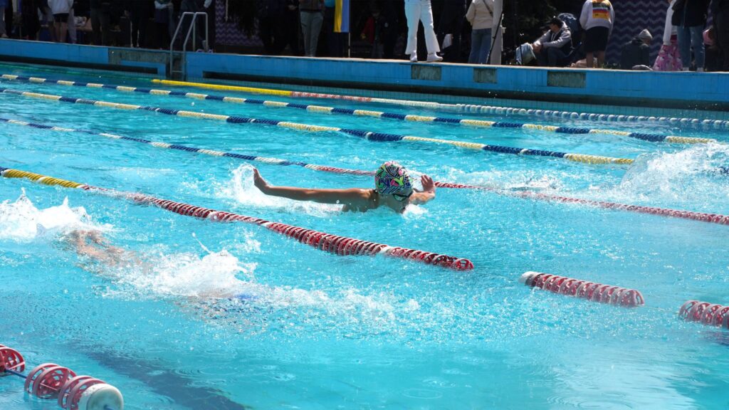 У Львові відбувся відкритий чемпіонат області з плавання за підтримки blago: понад 300 учасників змагалися попри сніг і холод - 2
