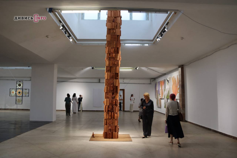 Про здатність відновлюватися і зберігати опору: у Львові відкрили виставку «ОАЗА?» - 1