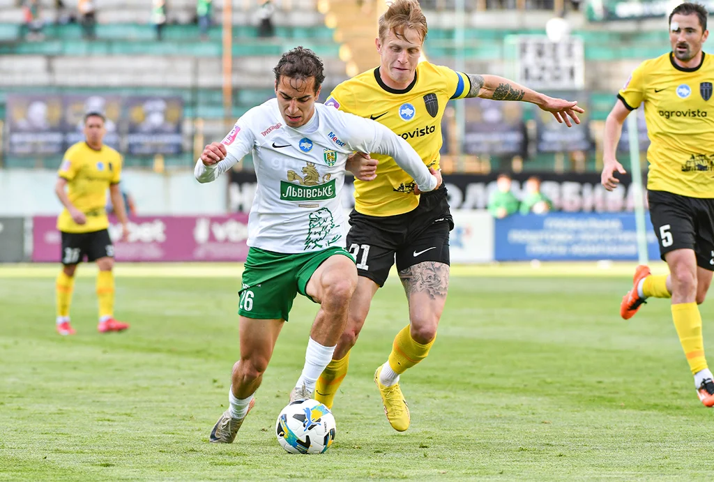 футболісти Карпат та Олександрії