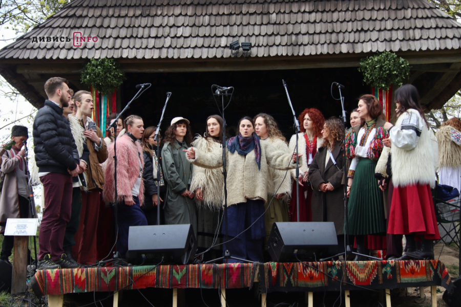 Як у Шевченківському гаю у Львові святкували Великдень (фото/відео) - 12