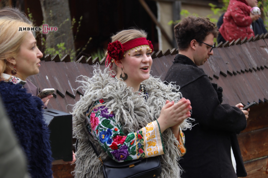 Як у Шевченківському гаю у Львові святкували Великдень (фото/відео) - 13