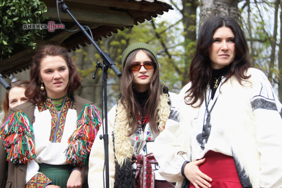 Як у Шевченківському гаю у Львові святкували Великдень (фото/відео) - 16