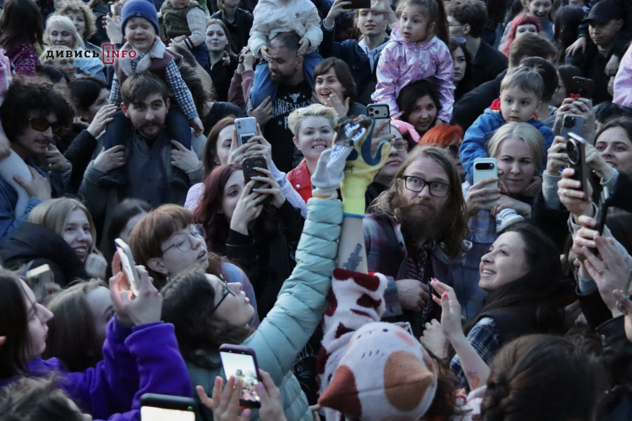 «Політ в нове життя»: у Львові випустили пів сотні кажанів (фото) - 4