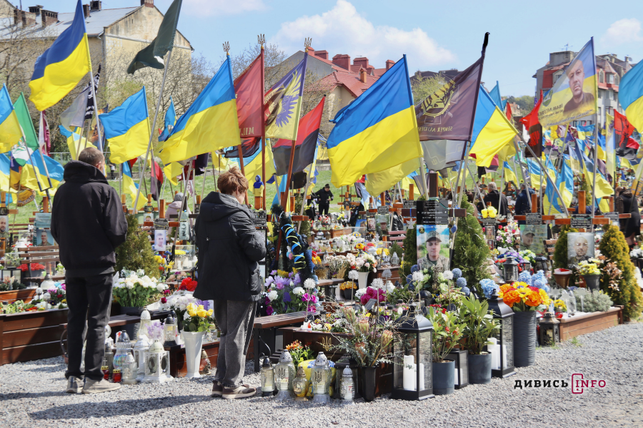 Поле почесних поховань у Львові