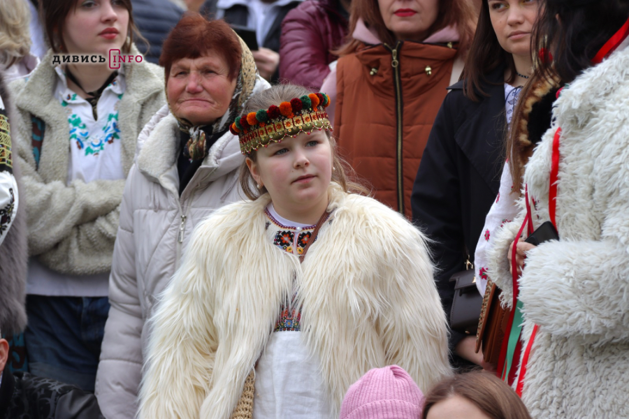 Як у Шевченківському гаю у Львові святкували Великдень (фото/відео) - 20