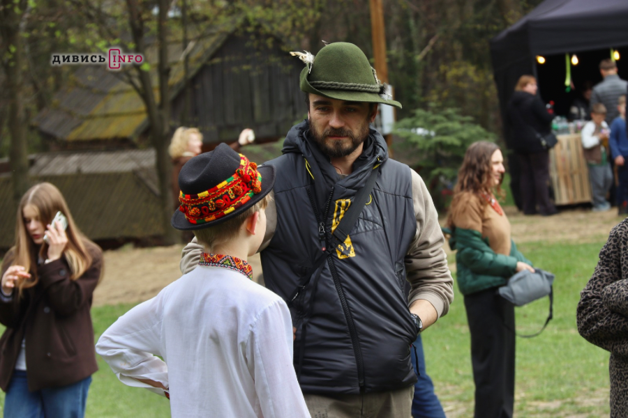 Як у Шевченківському гаю у Львові святкували Великдень (фото/відео) - 21