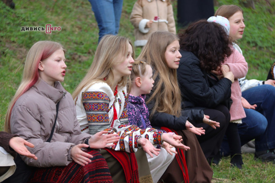 Як у Шевченківському гаю у Львові святкували Великдень (фото/відео) - 3