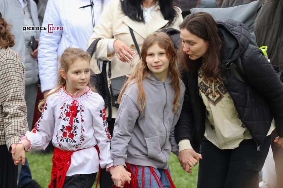 Як у Шевченківському гаю у Львові святкували Великдень (фото/відео) - 33