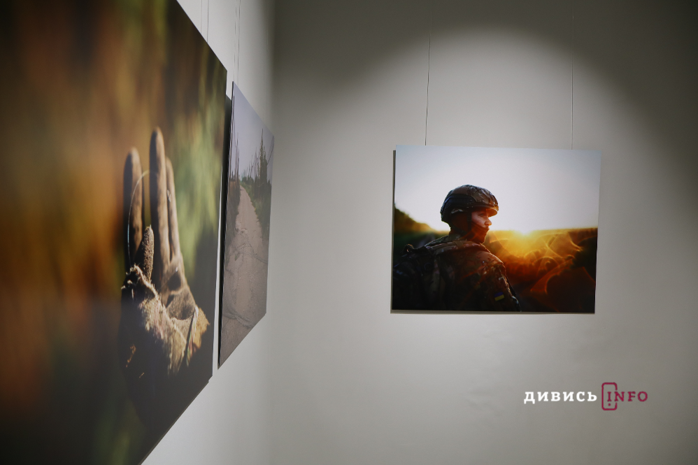У Львові триває фотовиставка «Хартія: Спека.11 поглядів на війну» (фото, відео) - 8