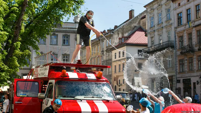 Яким раніше був Обливаний понеділок у Львові: добірка архівних світлин - 2