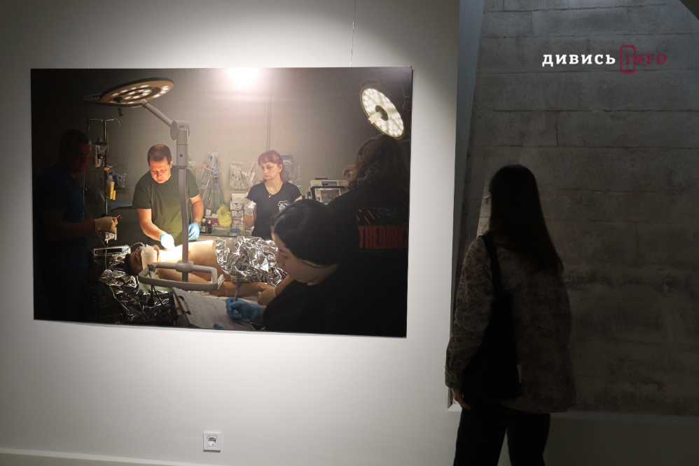 У Львові триває фотовиставка «Хартія: Спека.11 поглядів на війну» (фото, відео) - 2