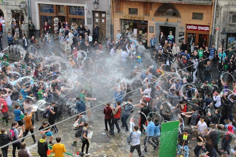 Яким раніше був Обливаний понеділок у Львові: добірка архівних світлин - 4