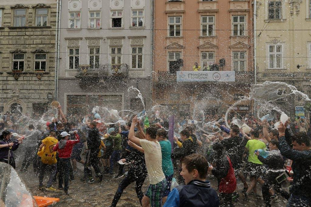 Яким раніше був Обливаний понеділок у Львові: добірка архівних світлин - 8