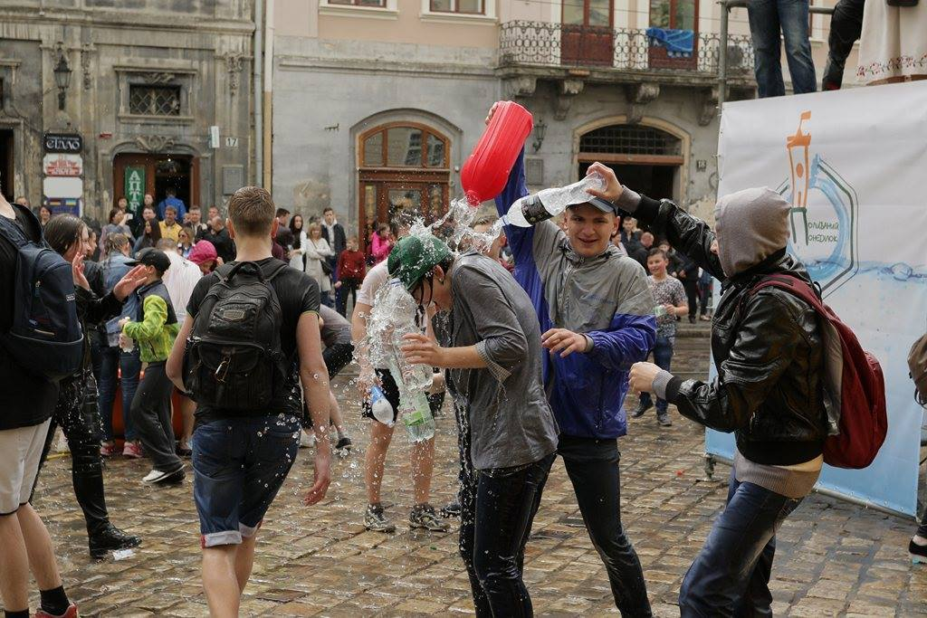 Яким раніше був Обливаний понеділок у Львові: добірка архівних світлин - 9