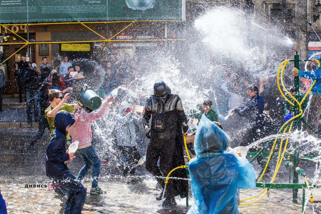 Яким раніше був Обливаний понеділок у Львові: добірка архівних світлин - 10