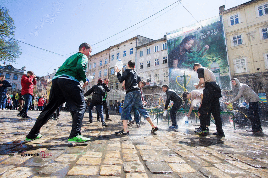 Яким раніше був Обливаний понеділок у Львові: добірка архівних світлин - 12