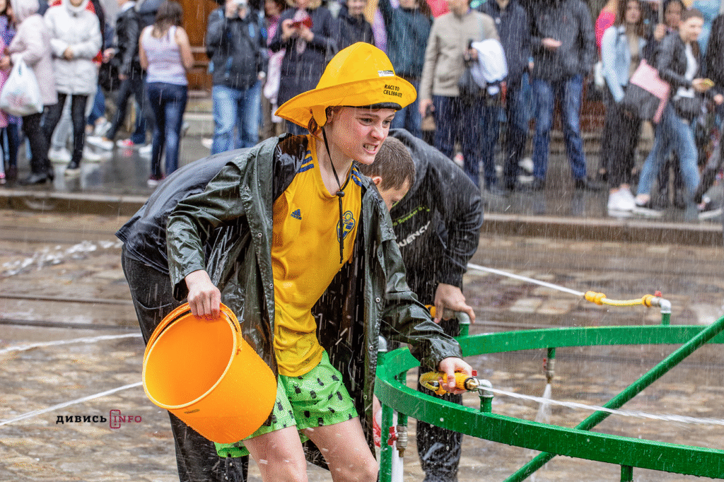 Яким раніше був Обливаний понеділок у Львові: добірка архівних світлин - 20