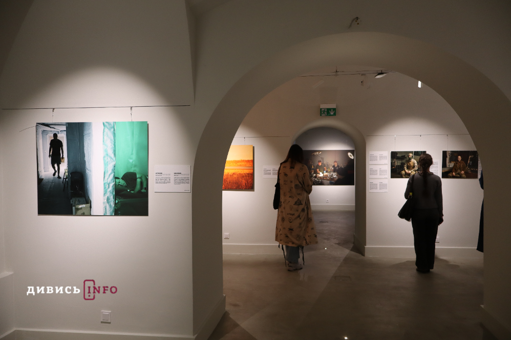 У Львові триває фотовиставка «Хартія: Спека.11 поглядів на війну» (фото, відео) - 3