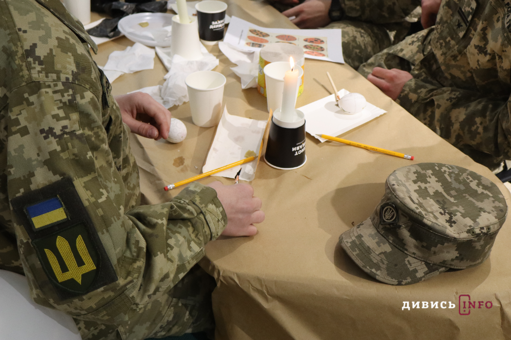 У Львові встановили рекорд України з наймасовішого розпису писанок (фото) - 8