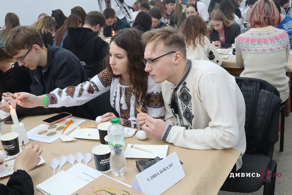 У Львові встановили рекорд України з наймасовішого розпису писанок (фото) - 7