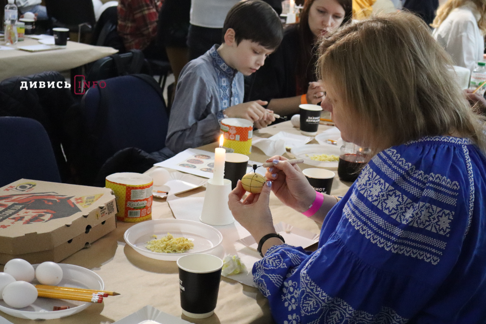 У Львові встановили рекорд України з наймасовішого розпису писанок (фото) - 5