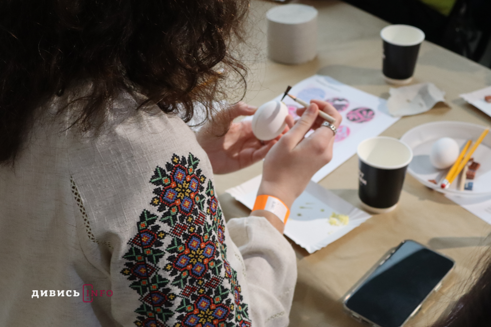 У Львові встановили рекорд України з наймасовішого розпису писанок (фото)