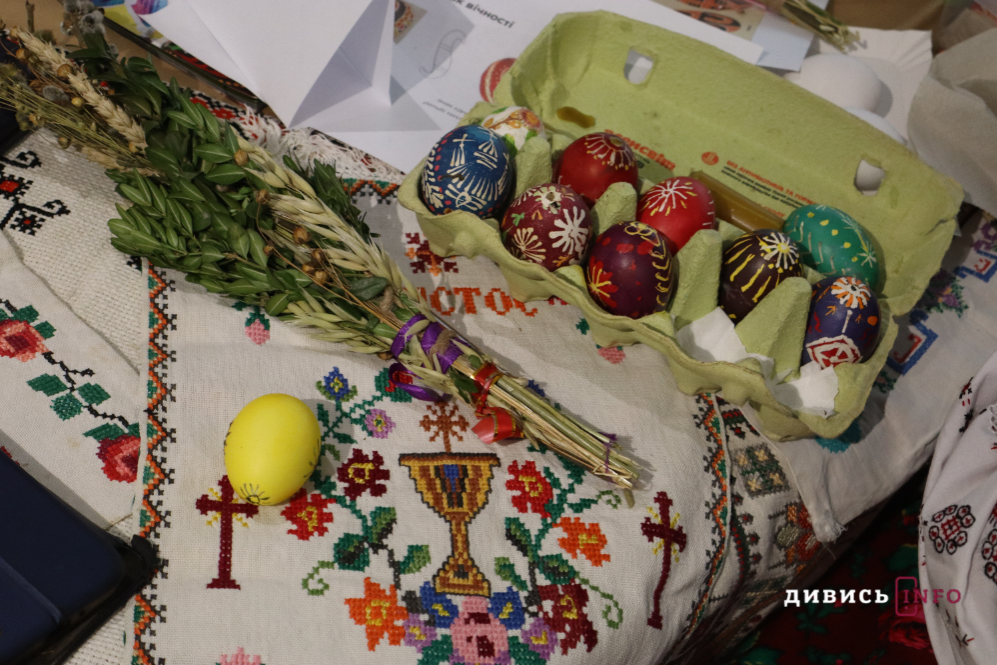 У Львові встановили рекорд України з наймасовішого розпису писанок (фото) - 11