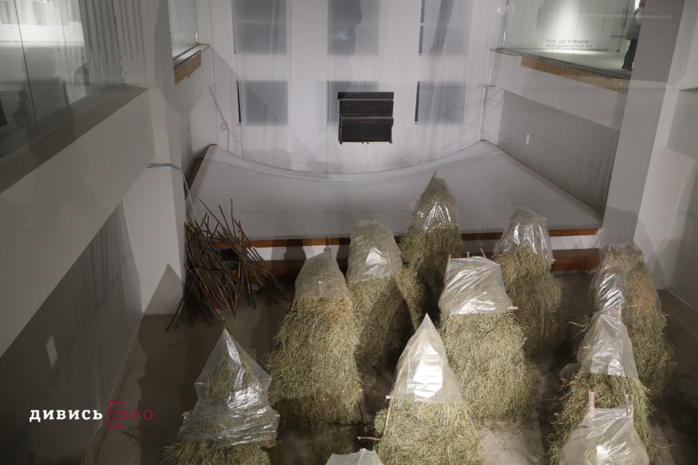 Про здатність відновлюватися і зберігати опору: у Львові відкрили виставку «ОАЗА?» - 15