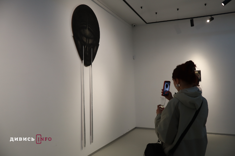 Про здатність відновлюватися і зберігати опору: у Львові відкрили виставку «ОАЗА?» - 4