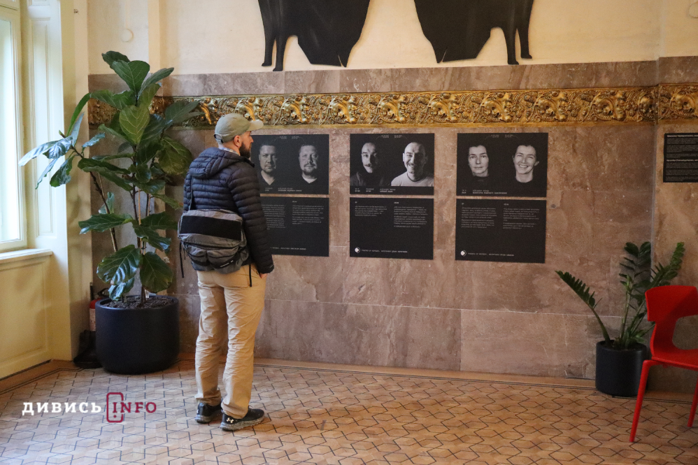 У Львові показали мистецький проєкт-дослідження про психологічний стан військових лікарів і медиків (фото) - 10