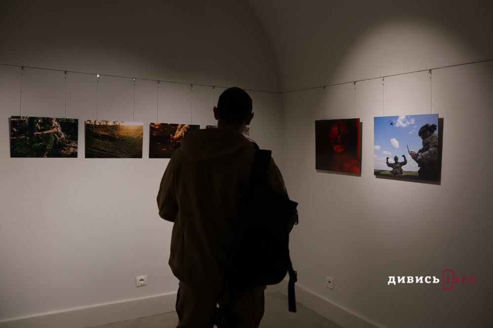 У Львові триває фотовиставка «Хартія: Спека.11 поглядів на війну» (фото, відео) - 12