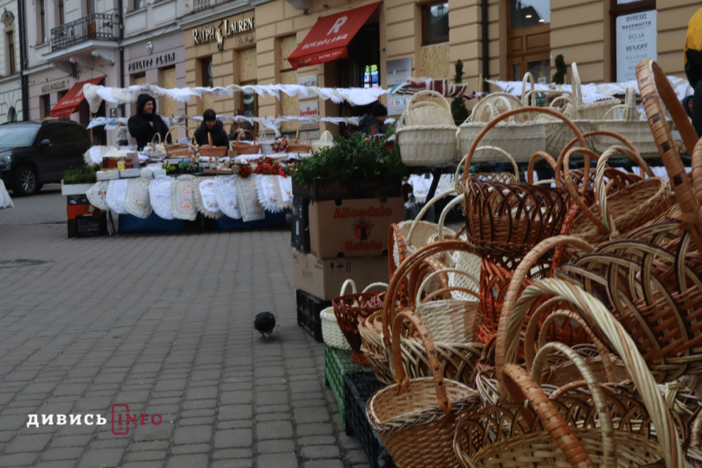 Яким є Львів напередодні Великодня цього року (фото, відео) - 22